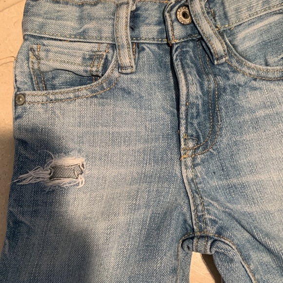 Gap size 2T distressed denim jeans with holes - Picture 2 of 4